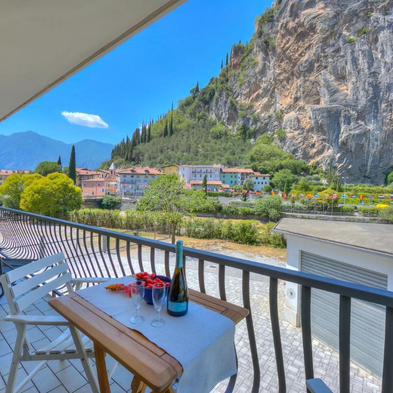 The Rock View - Happy Rentals - Apartment with Balcony - 9