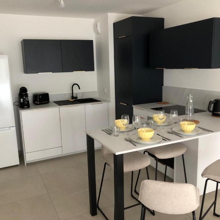 T2 - 1 ch - Garage privé - Balcon - 15 min du lac - Apartment mit 1 Schlafzimmer - 3