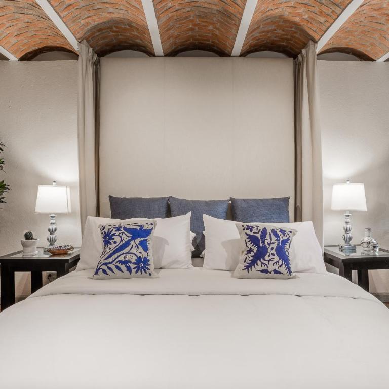 Casa Tranquilo, 4BR Home by Rosewood with Hot Tub - Villa - 1