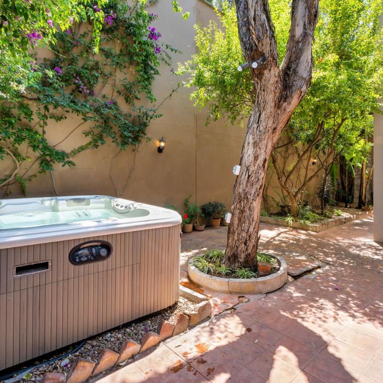 Casa Tranquilo, 4BR Home by Rosewood with Hot Tub - Villa - 2
