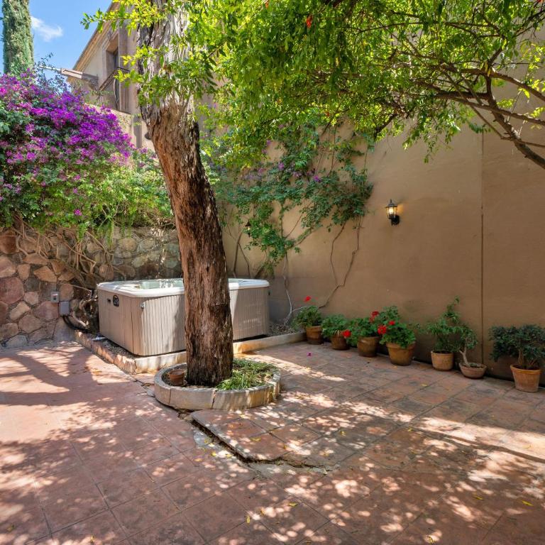 Casa Tranquilo, 4BR Home by Rosewood with Hot Tub - Villa - 30