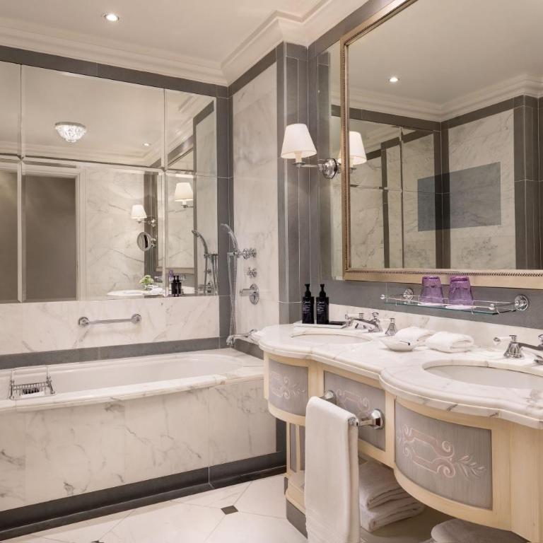 The St. Regis Florence - Junior Suite Arno, 1 Bedroom Junior Suite, Arno River view - 9
