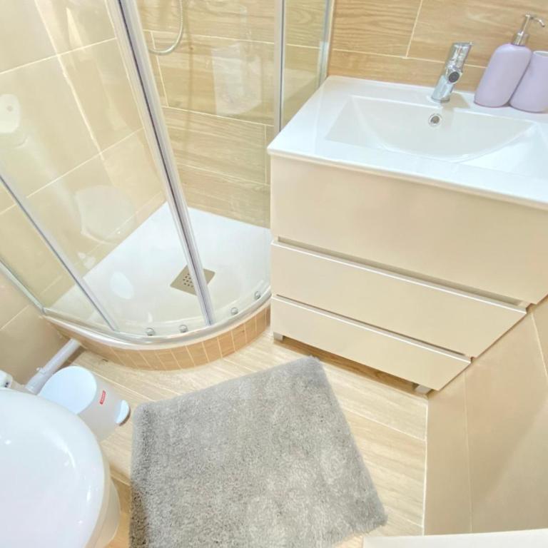 ESTUDIOS GRAN VÍA - One-Bedroom Apartment - 18