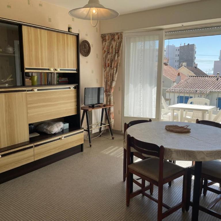 Appartement calme à 150m de la plage avec parking privé - FR-1-323-305 - Appartement - 13