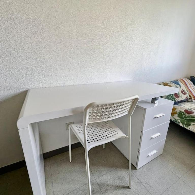 Pratique, Proche Gare & Petit Prix avec Parking - Appartement 2 Chambres - 4