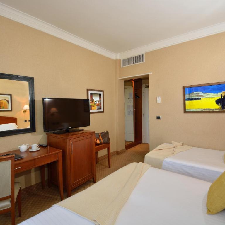LH Hotel Lloyd Roma - Camera Tripla - 3