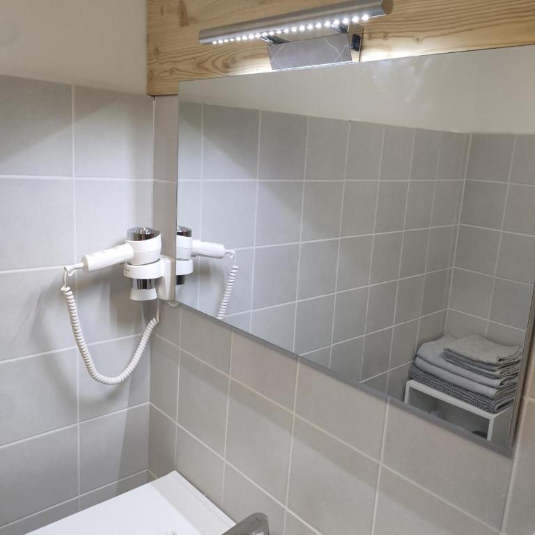 Le Cosy du Plongeoir - T2 neuf avec vue sur le lac de Serre Ponçon et grande terrasse avec jardin - Appartement 1 Chambre - 26