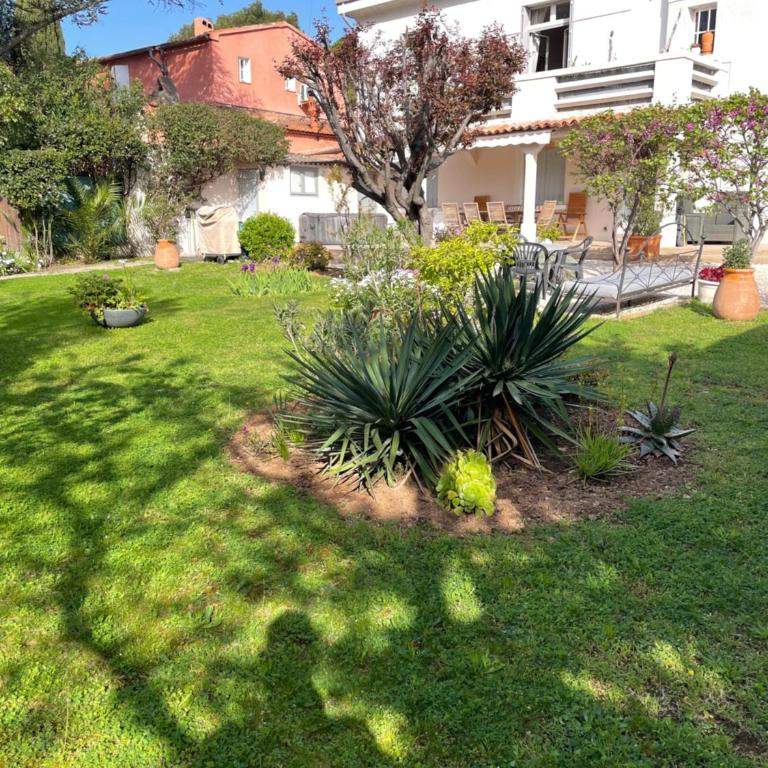 appartement rez de villa proche port et plages de Sanary - Apartamento de 3 dormitorios - 14