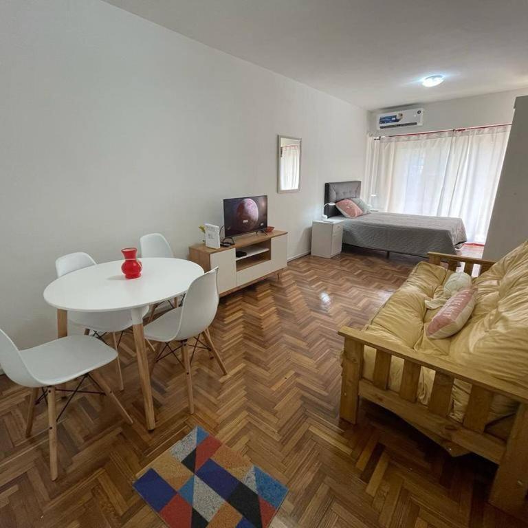 Charming Stay in the Heart of Buenos Aires 2 blocks away from Corrientes Avenue - Apartamento - 3