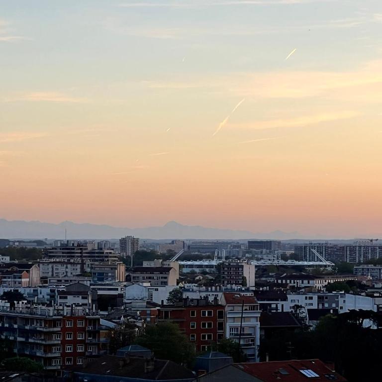 Sunset Duplex - Grand-Rond, Jardin des plantes, centre-ville, 2 BDRs 60m2, AC, Netflix - T3 60m2 avec clim - Duplex Apartment - 25