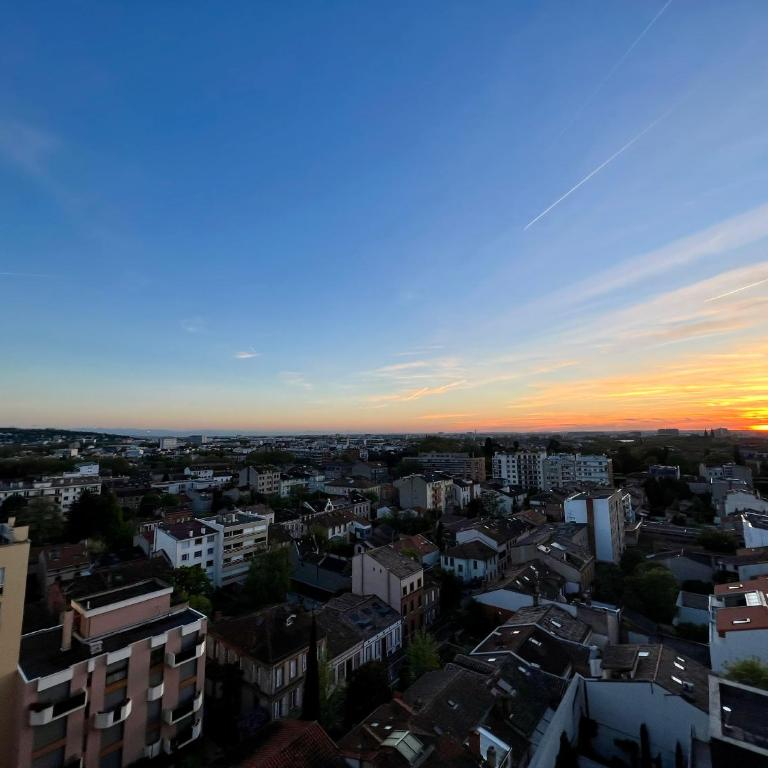 Sunset Duplex - Grand-Rond, Jardin des plantes, centre-ville, 2 BDRs 60m2, AC, Netflix - T3 60m2 avec clim - Duplex Apartment - 26