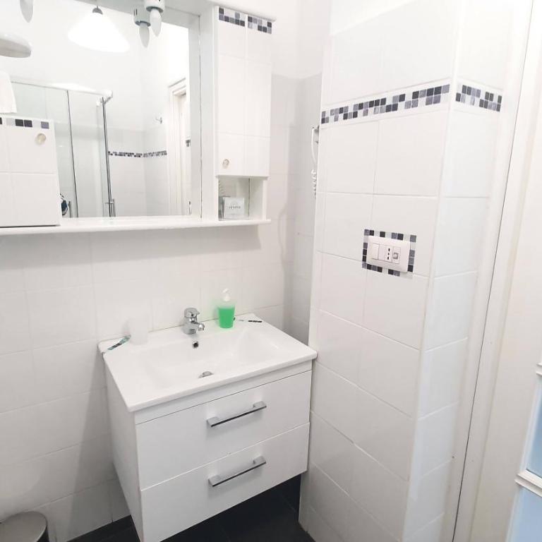 Limited Edition Guesthouse - Quadruple Room with Private Bathroom - 6