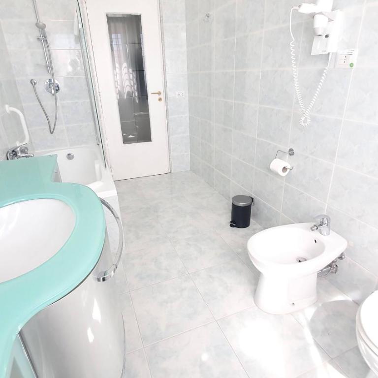 Limited Edition Guesthouse - Quadruple Room with Private Bathroom - 13