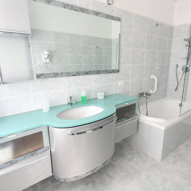 Limited Edition Guesthouse - Quadruple Room with Private Bathroom - 14