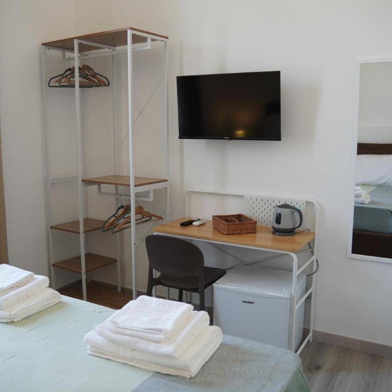 BARI VICA ROOMS - Double Room with Private Bathroom - 4