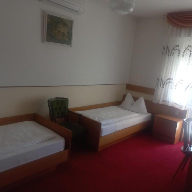 Hotel Lux - Camera Classic Doppia con Letti Singoli - 5