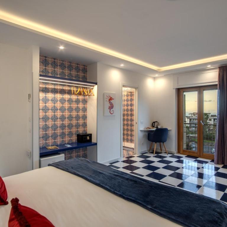 Maison Serena Sorrento - Deluxe Family Room - 1