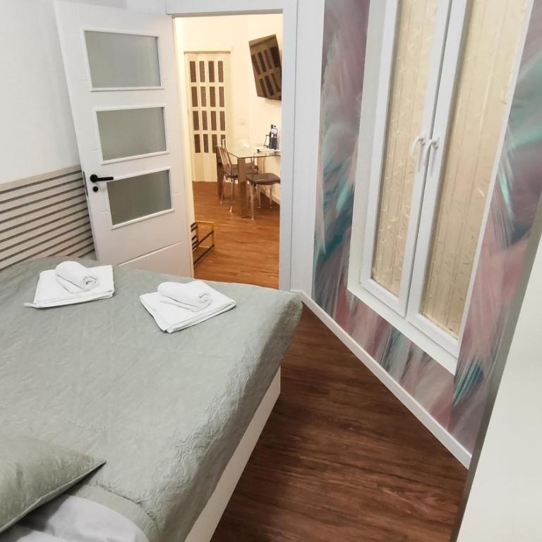 Reina - One-Bedroom Apartment - 30