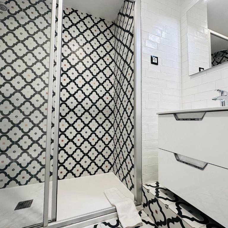 Rainbow Apartments BY BLAUSITGES - Apartamento Ático - 6