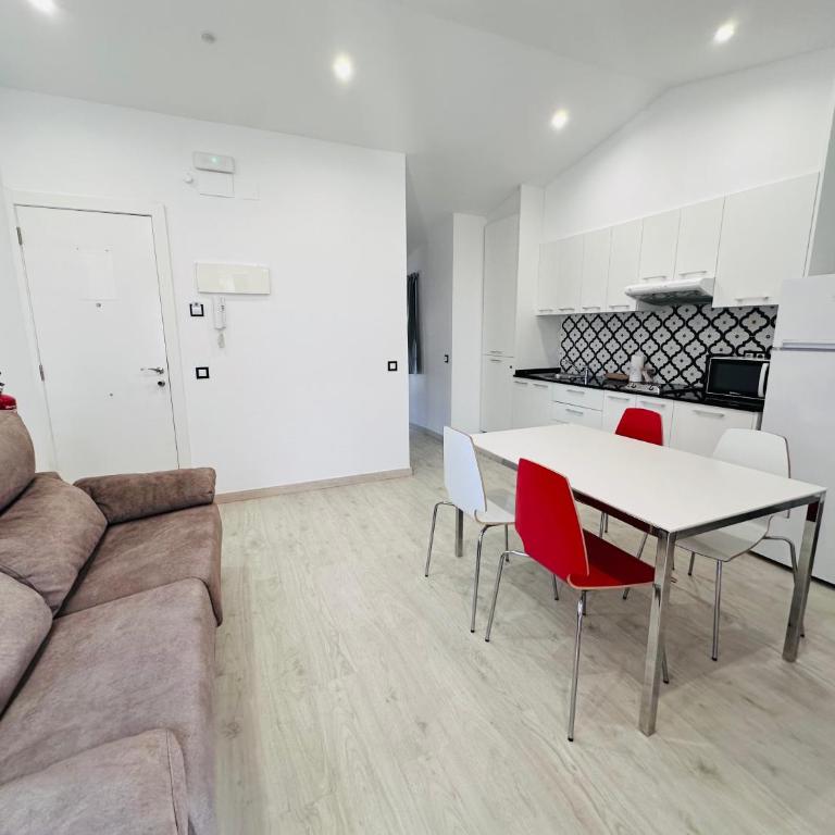 Rainbow Apartments BY BLAUSITGES - Apartamento Ático - 9