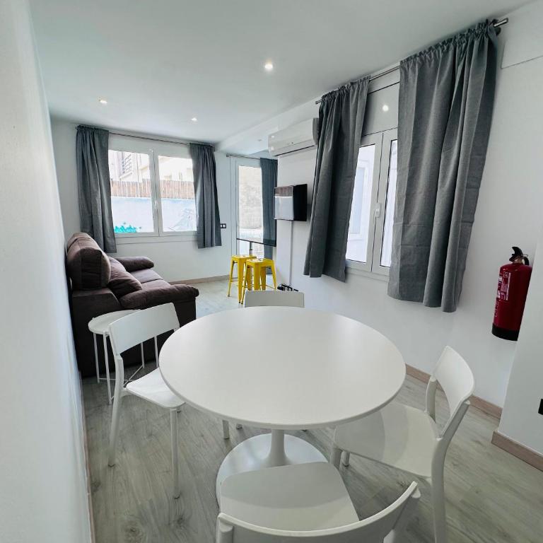 Rainbow Apartments BY BLAUSITGES - Apartamento con balcón - 9