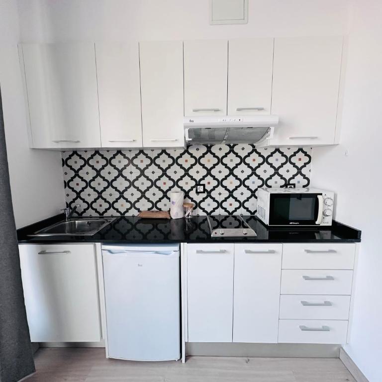 Rainbow Apartments BY BLAUSITGES - Apartamento Estudio con balcón - 8