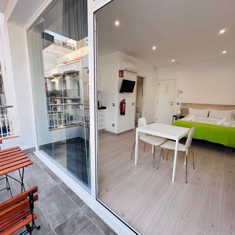 Rainbow Apartments BY BLAUSITGES - Apartamento Estudio con balcón - 6