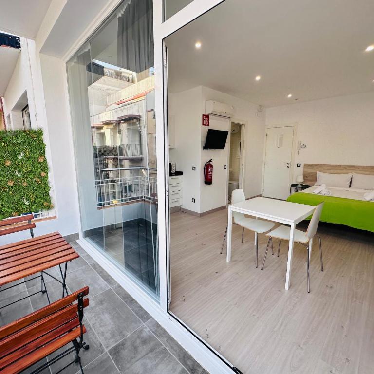 Rainbow Apartments BY BLAUSITGES - Apartamento Estudio con balcón - 1