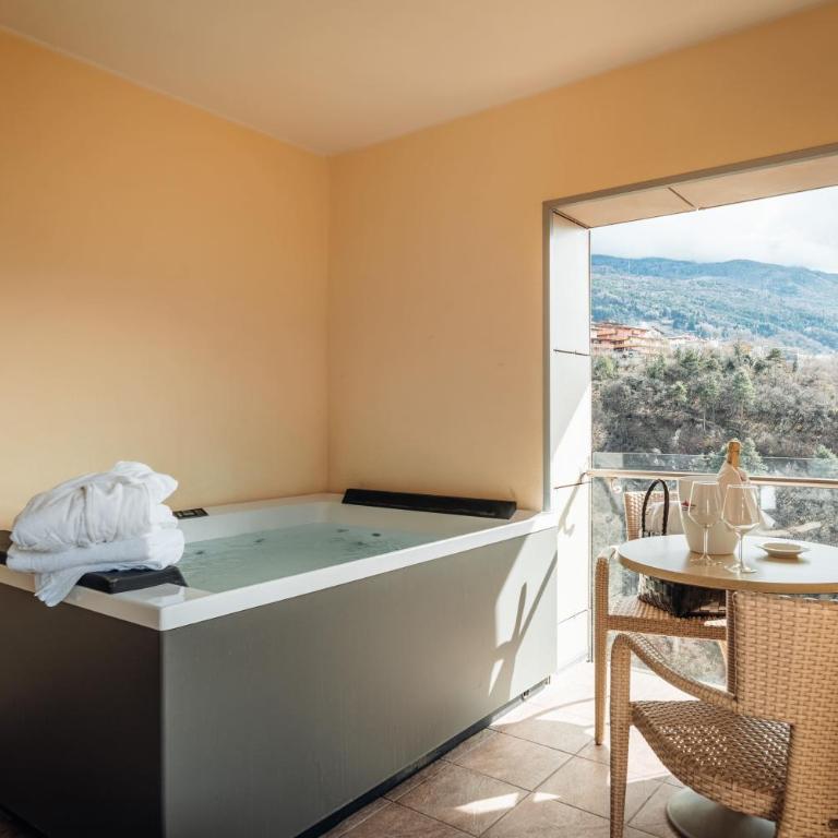 Hotel Villa Madruzzo - Junior Suite con Vasca Idromassaggio - 4
