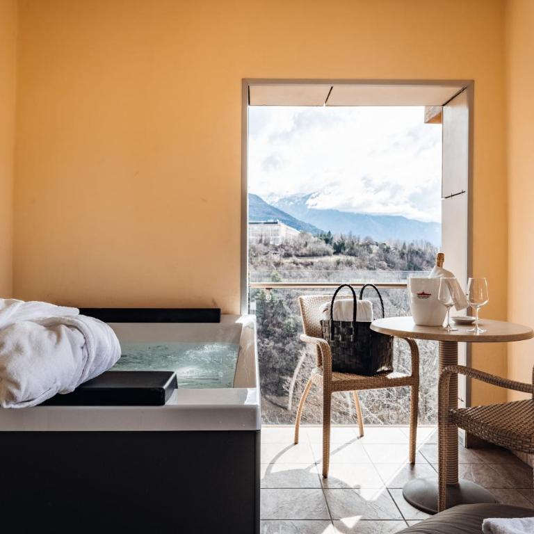 Hotel Villa Madruzzo - Junior Suite con Vasca Idromassaggio - 9
