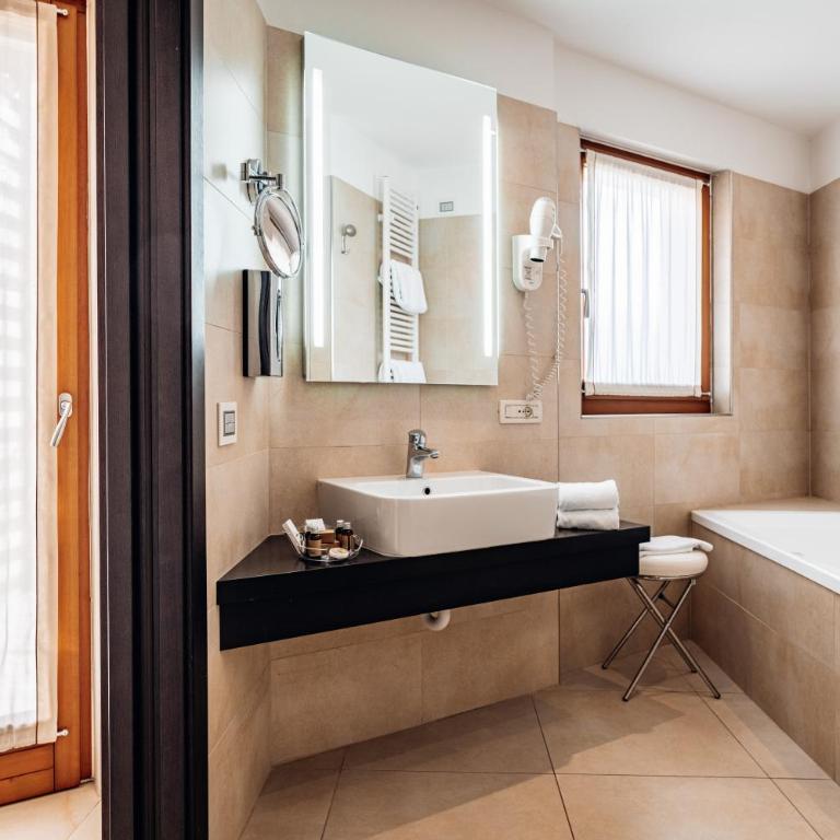 Hotel Villa Madruzzo - Junior Suite con Vasca Idromassaggio - 6