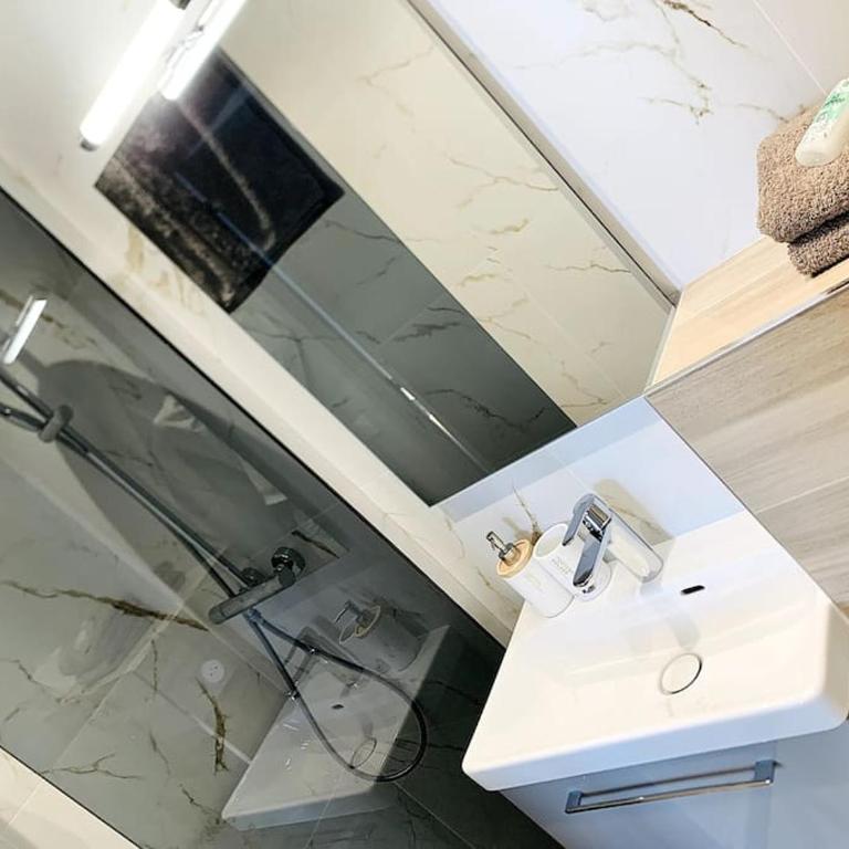 Bright, newly renovated apartment - Appartement 2 Chambres - 34