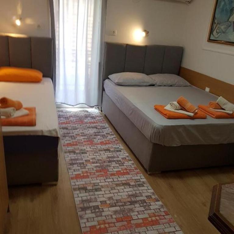 Apartments Bonus - Trokrevetna Soba sa Balkonom - 2