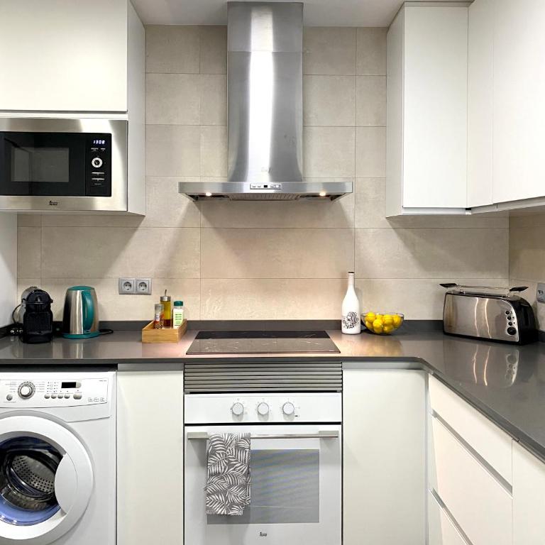 Comfortable apartment, 3 bedrooms with AC Camp Nou - Three-Bedroom Apartment - 3