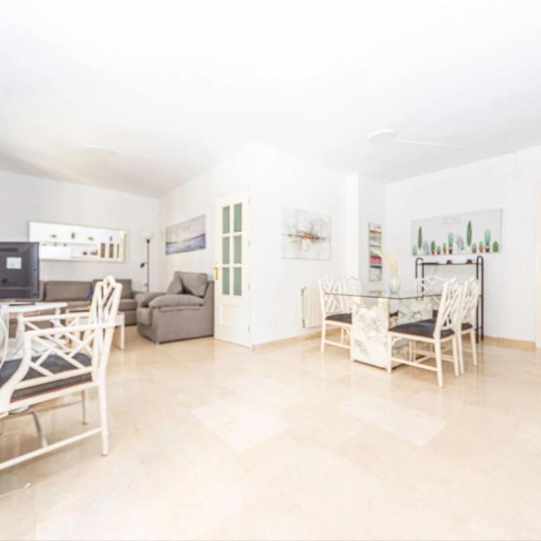 Moncayo - Apartamento de 2 dormitorios con balcón - 1
