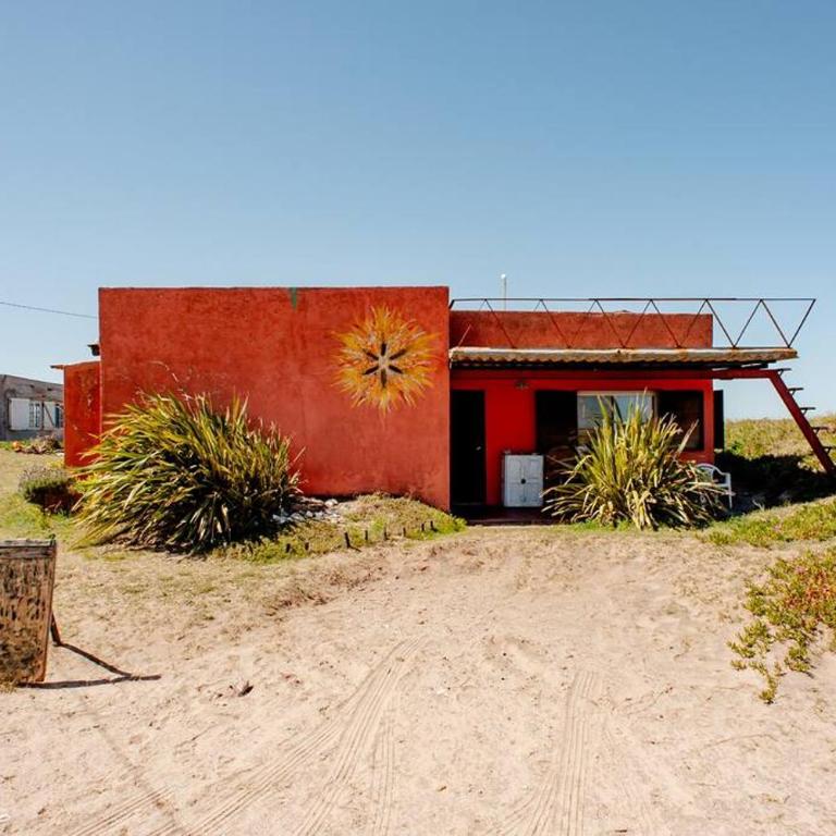 LaGloriaMds - Three-Bedroom House - 4