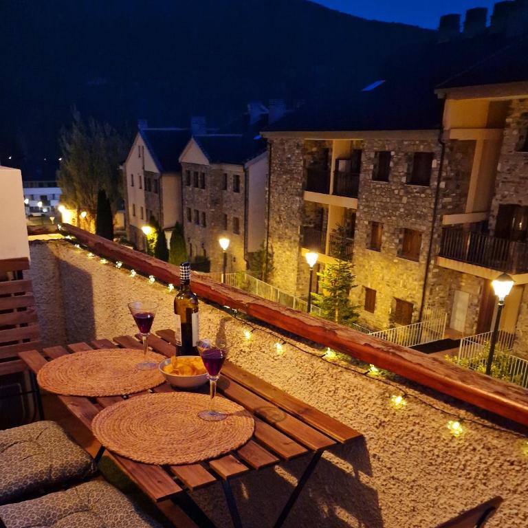 ESQUÍ PIRINEO ARAGONÉS APARTAMENTO EL JUNCARAL Wifi - Two-Bedroom Apartment - 1