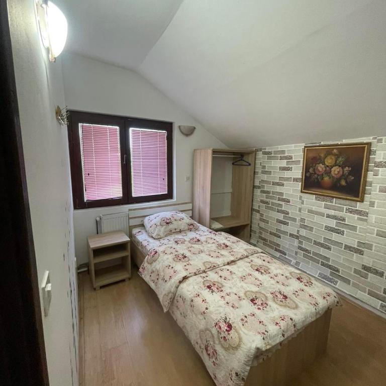 Marko Konak - Classic Triple Room - 1