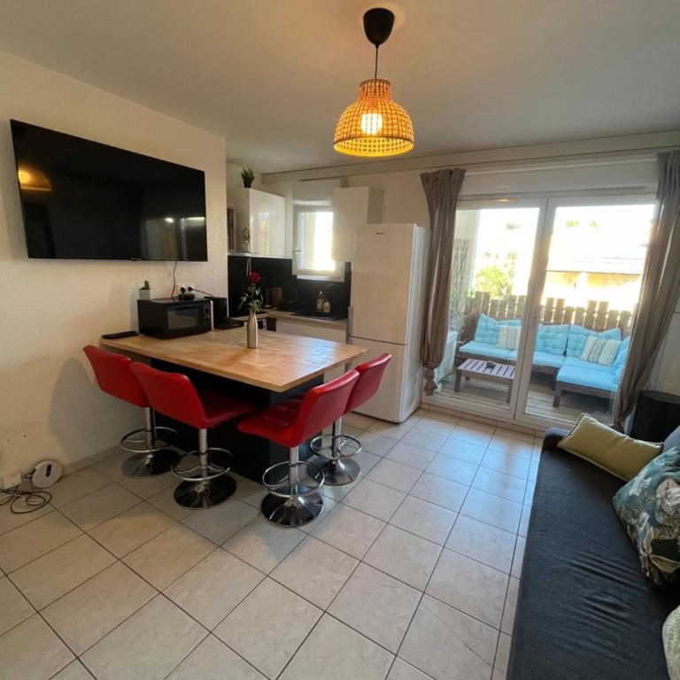 Joli T2/ Tram/ Clim/ Parking/ Wifi/ Piscine - Appartement 1 Chambre - 12