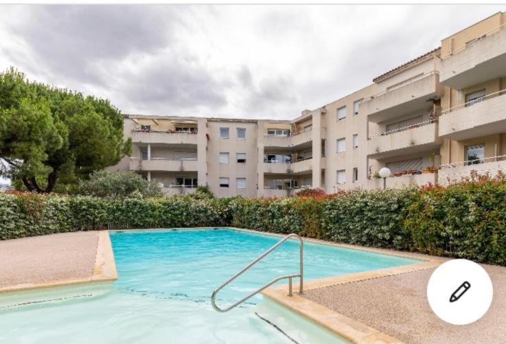 Joli T2/ Tram/ Clim/ Parking/ Wifi/ Piscine - Appartement 1 Chambre - 21