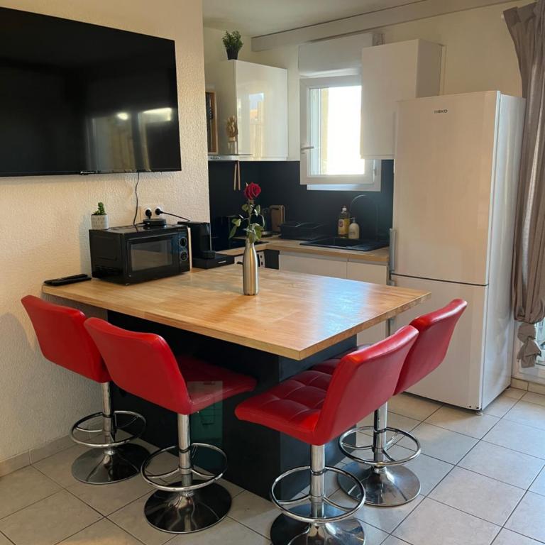 Joli T2/ Tram/ Clim/ Parking/ Wifi/ Piscine - Appartement 1 Chambre - 23