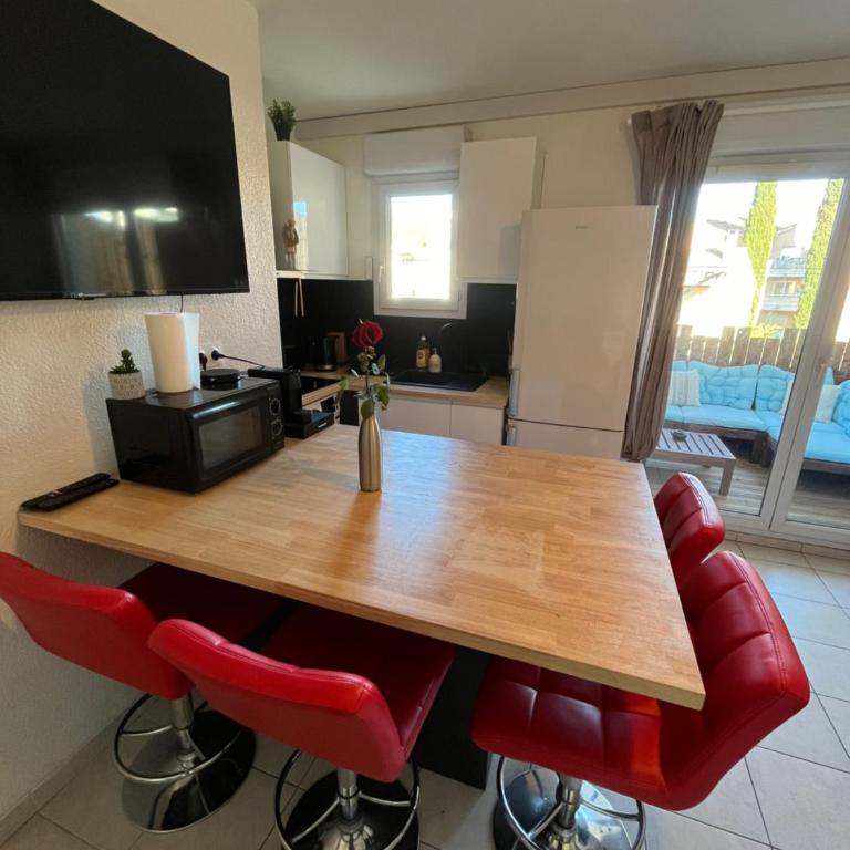 Joli T2/ Tram/ Clim/ Parking/ Wifi/ Piscine - Appartement 1 Chambre - 35