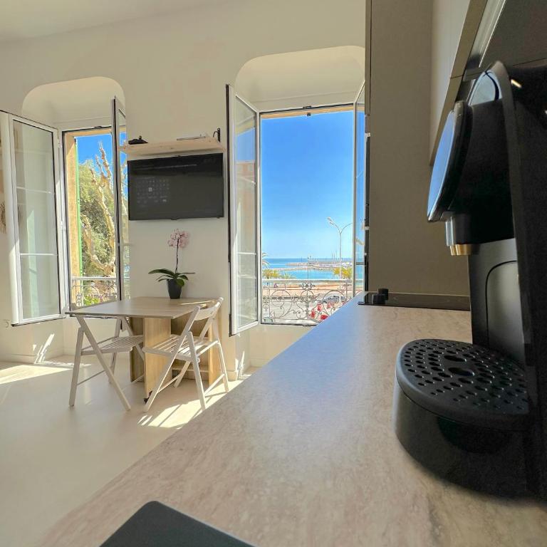 MENTON # MONACO - F1 GP - 4 PERSONS - SEA VIEW - NEW - PARKING - CLIM - PREMIUM - BEACH and SUN - One-Bedroom Apartment with Sea View - 11