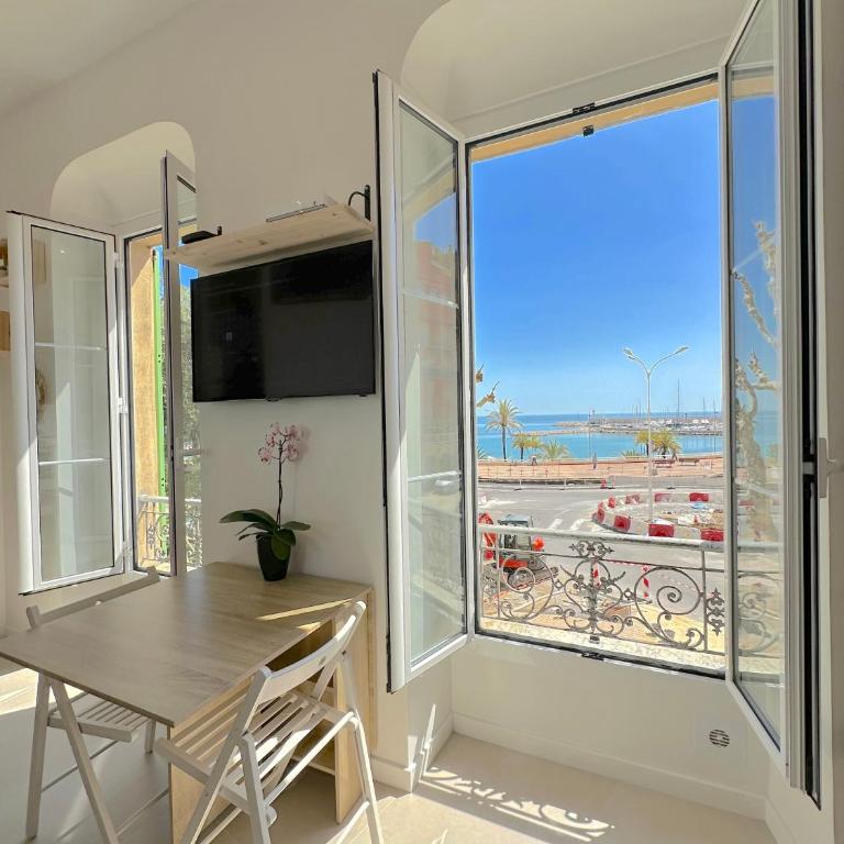 MENTON # MONACO - F1 GP - 4 PERSONS - SEA VIEW - NEW - PARKING - CLIM - PREMIUM - BEACH and SUN - One-Bedroom Apartment with Sea View - 29