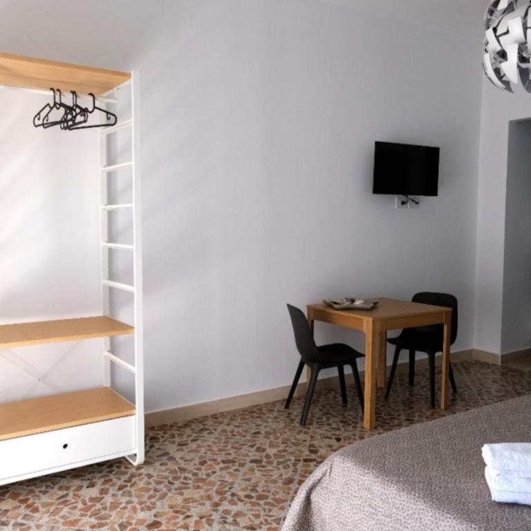 Sole & Luna Guest House - Family Room - 3