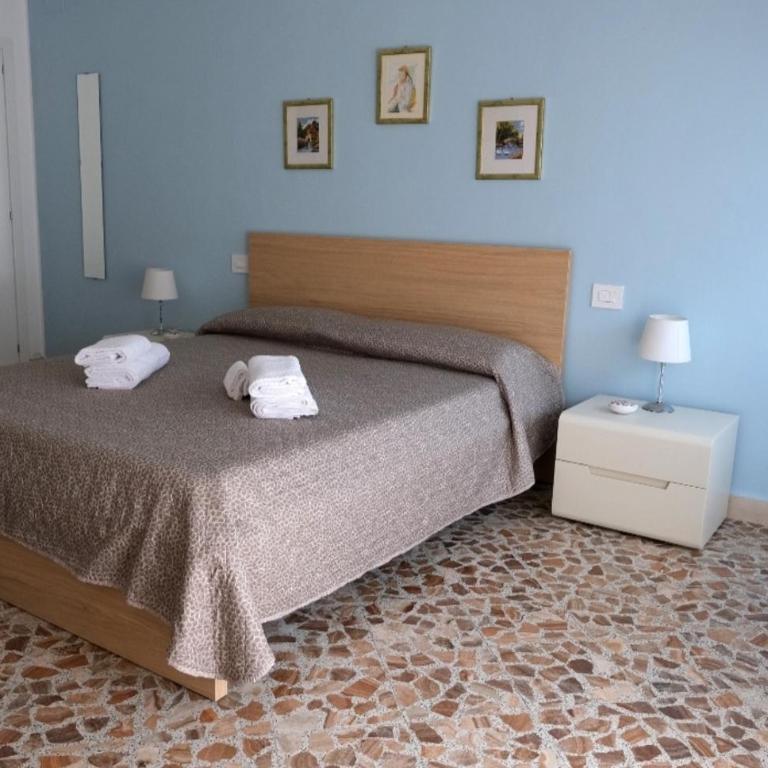 Sole & Luna Guest House - Family Room - 1
