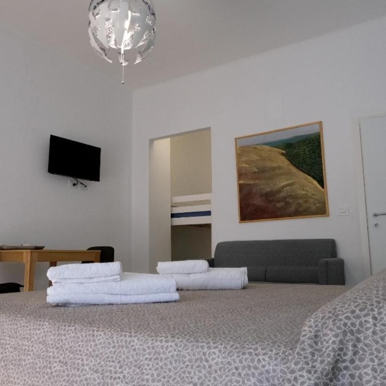 Sole & Luna Guest House - Family Room - 2