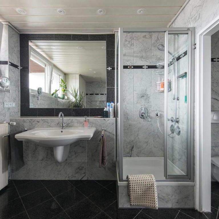 Munich Rooftop Retreat - Apartment - 6