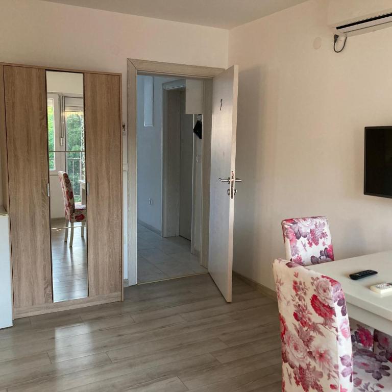 Budva, Jaz, apartmani DIF - Apartman Tipa "Suite" sa 1 Spavaćom Sobom - 2