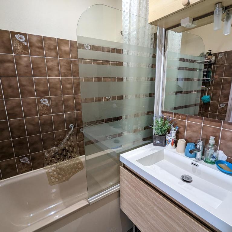 "Arcachon Centre - Agréable T2 avec Balcon, Parking Sécurisé et Équipement Bébé" - FR-1-420-64 - Apartment (4 Adults) - 11